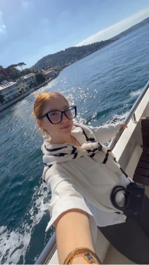 Selfie video short 