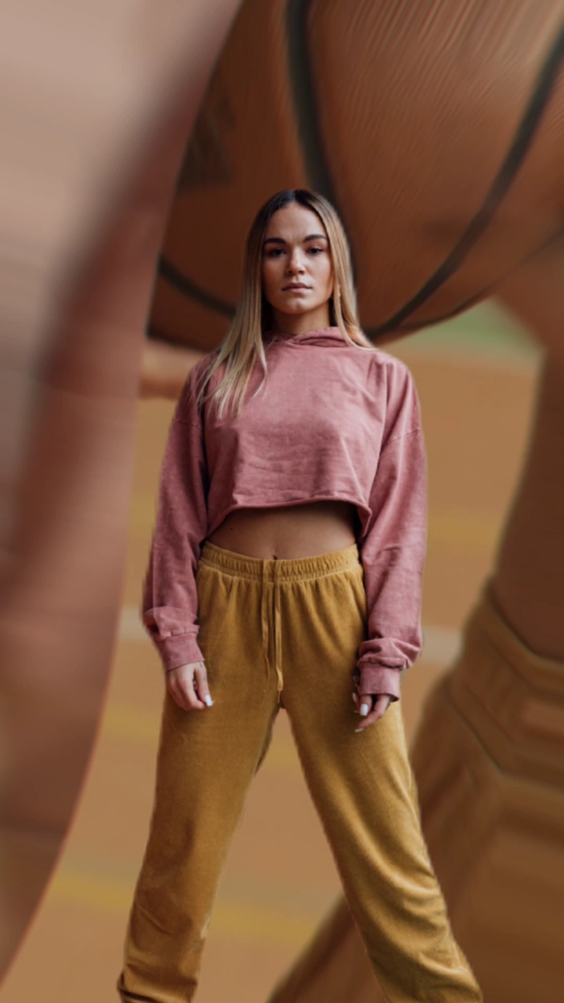 Tampilan Produk Pakaian Dalam Efek Cutout Gaya TikTok
