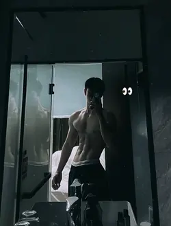 sixpack pose