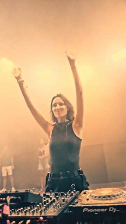 DJ
