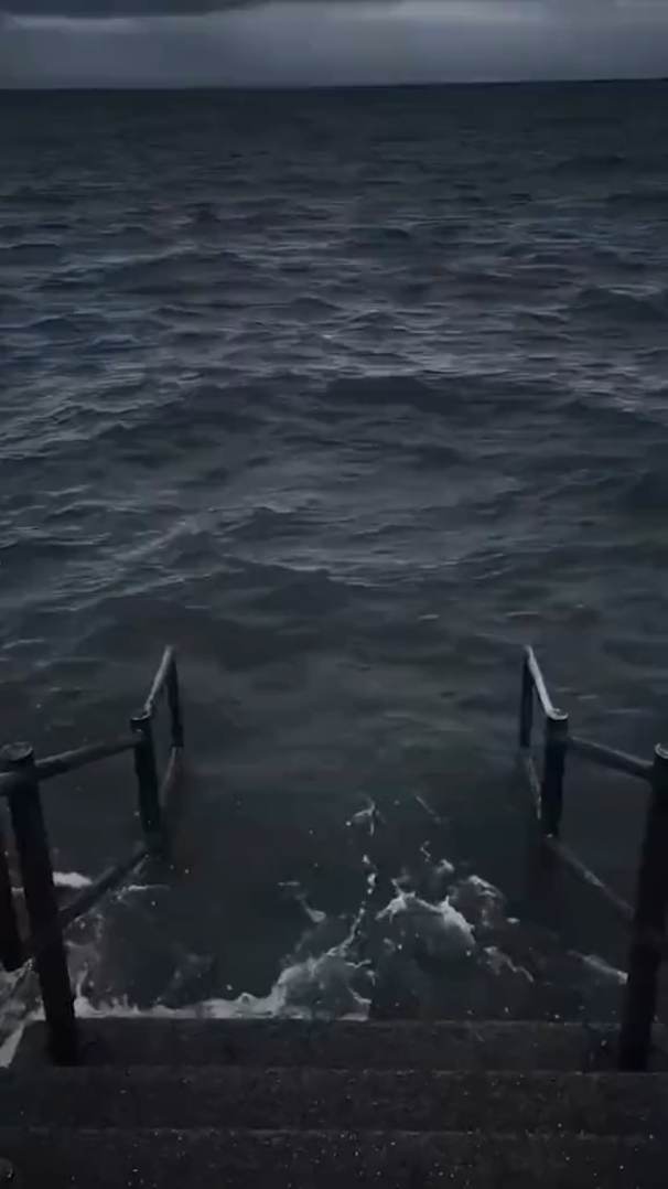 sea background meme