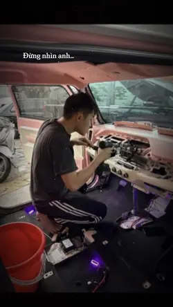 Đừng nhìn anh 