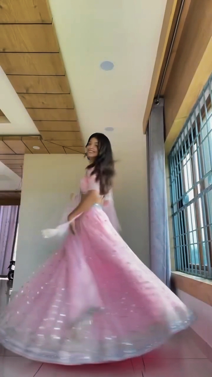 Slowmo twirl 