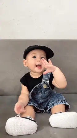 Baby dancing 