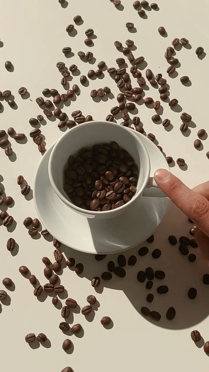 L'HEURE DU CAFÉ 