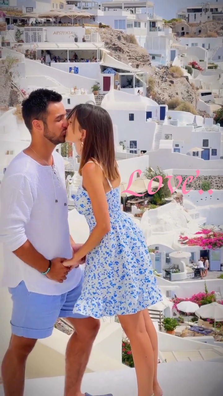 Romantic kiss 4U