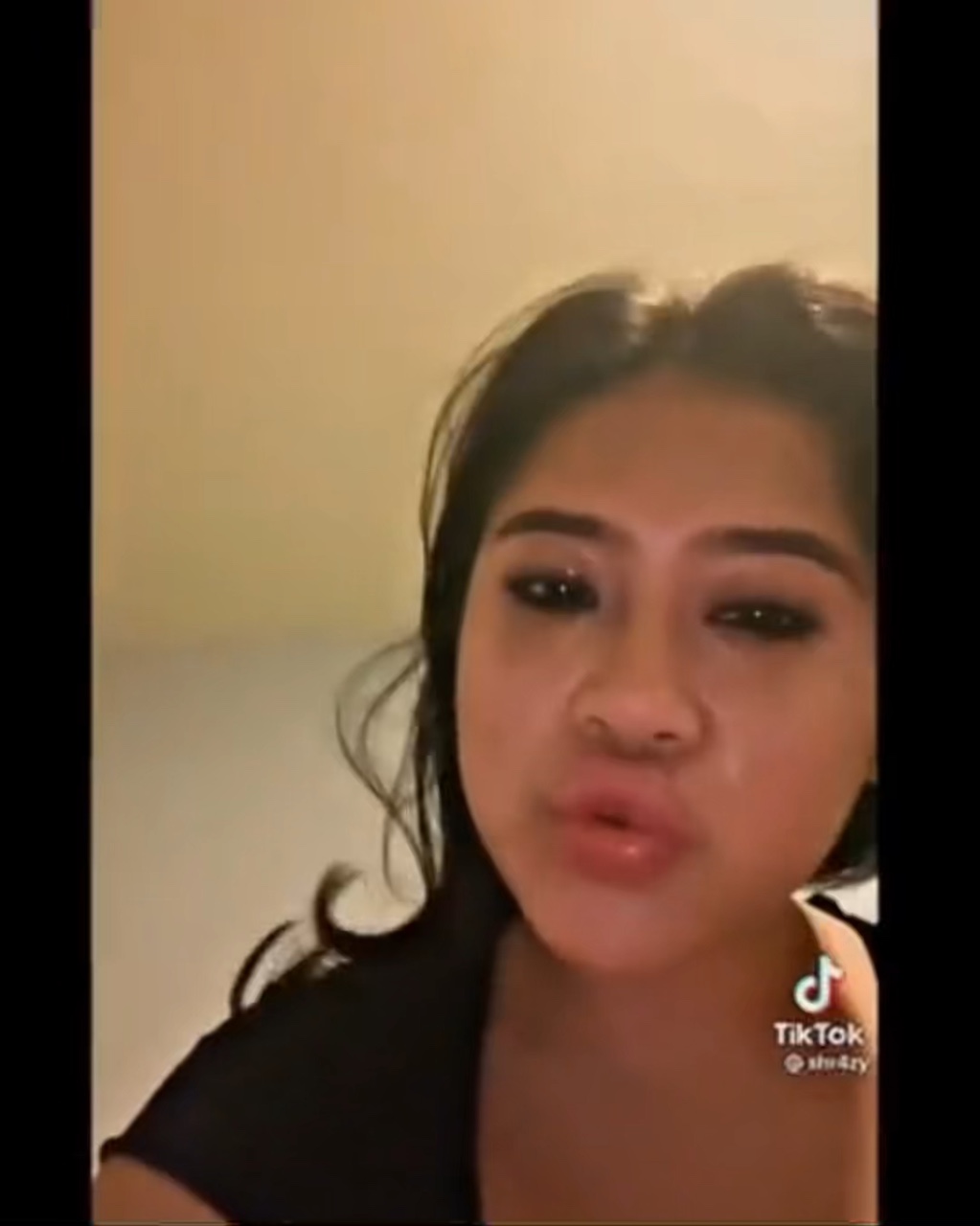 crying girl 