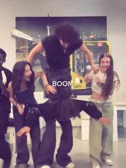 BOOM CLAP