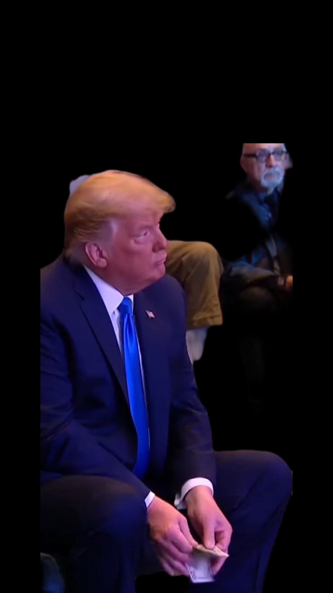 Trump counting 💵