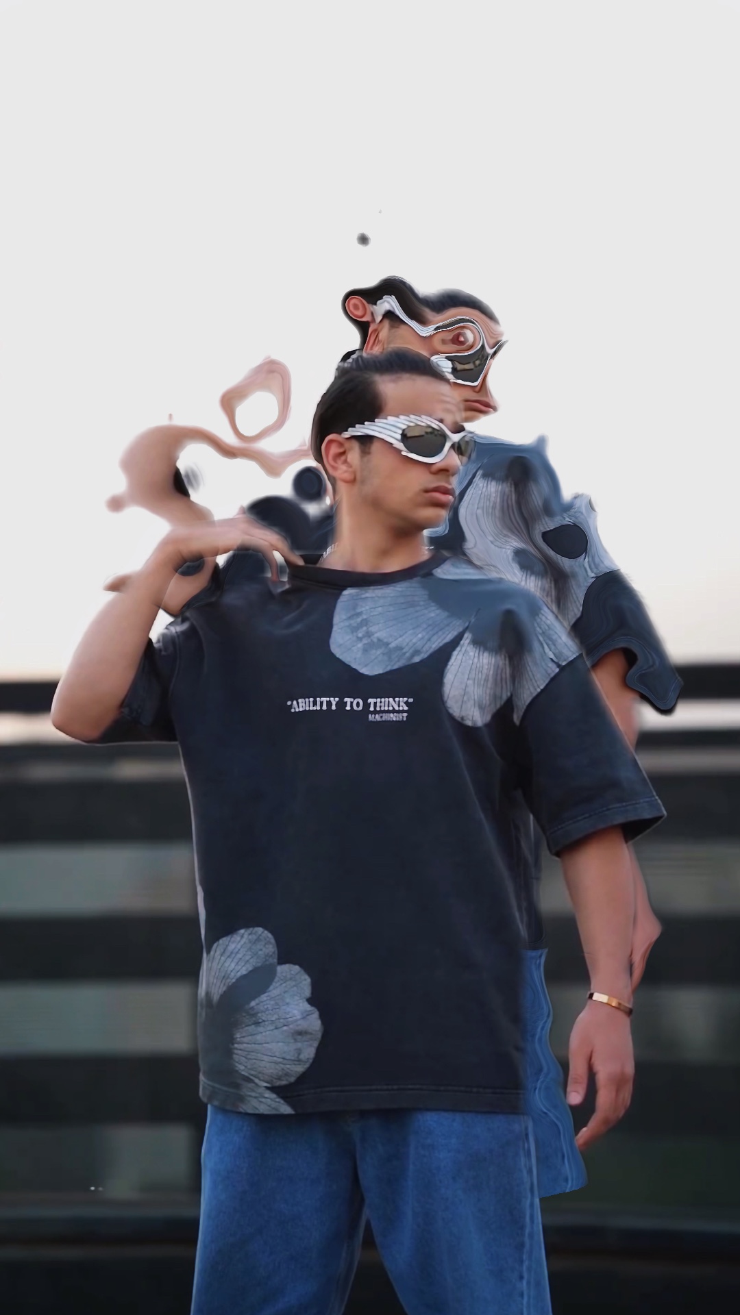 6 > > < < S-Shirt 