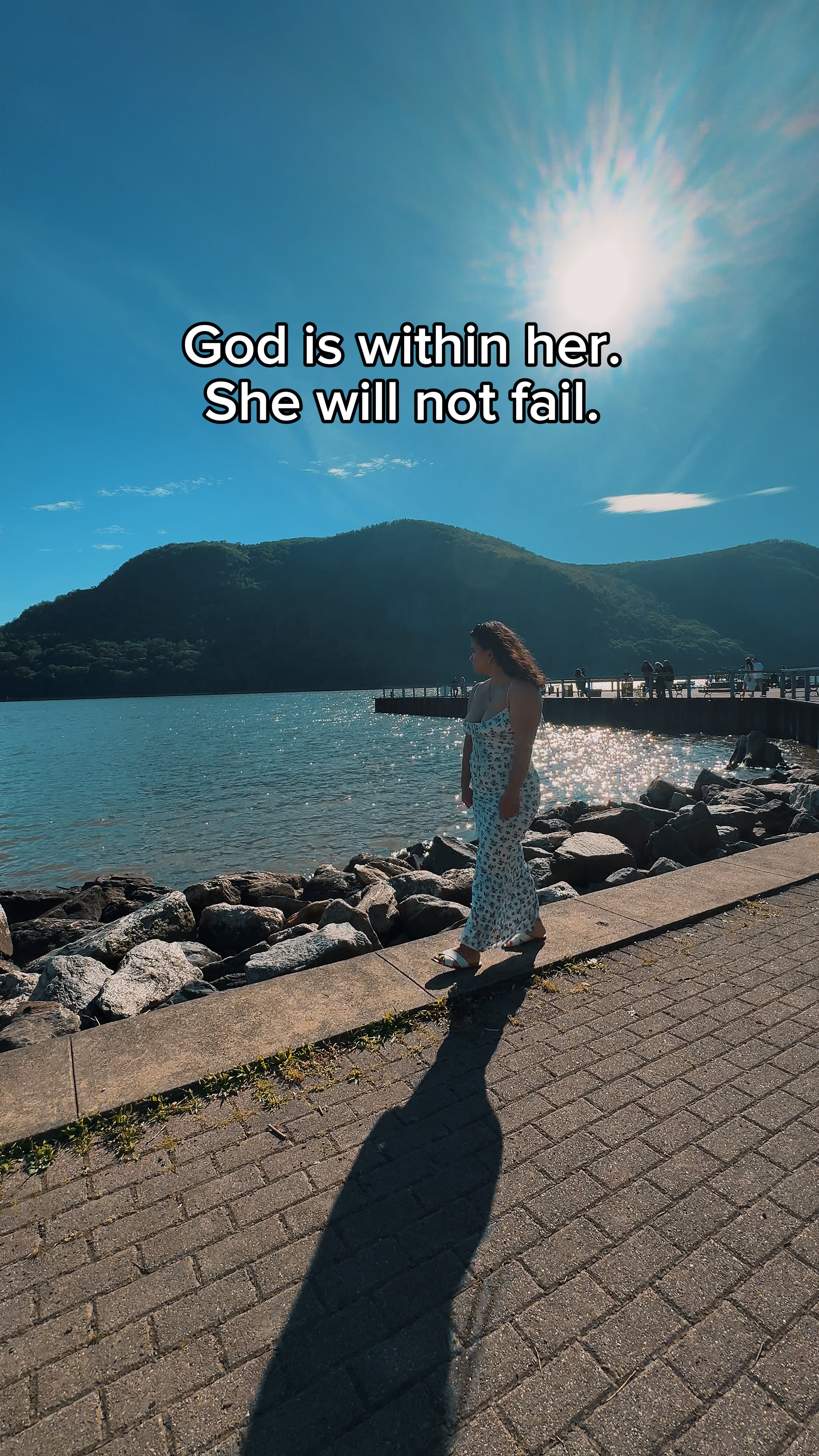 DIOS ESTÁ DENTRO DE ELLA 🌤️