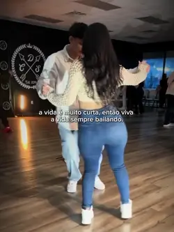 BAILANDO