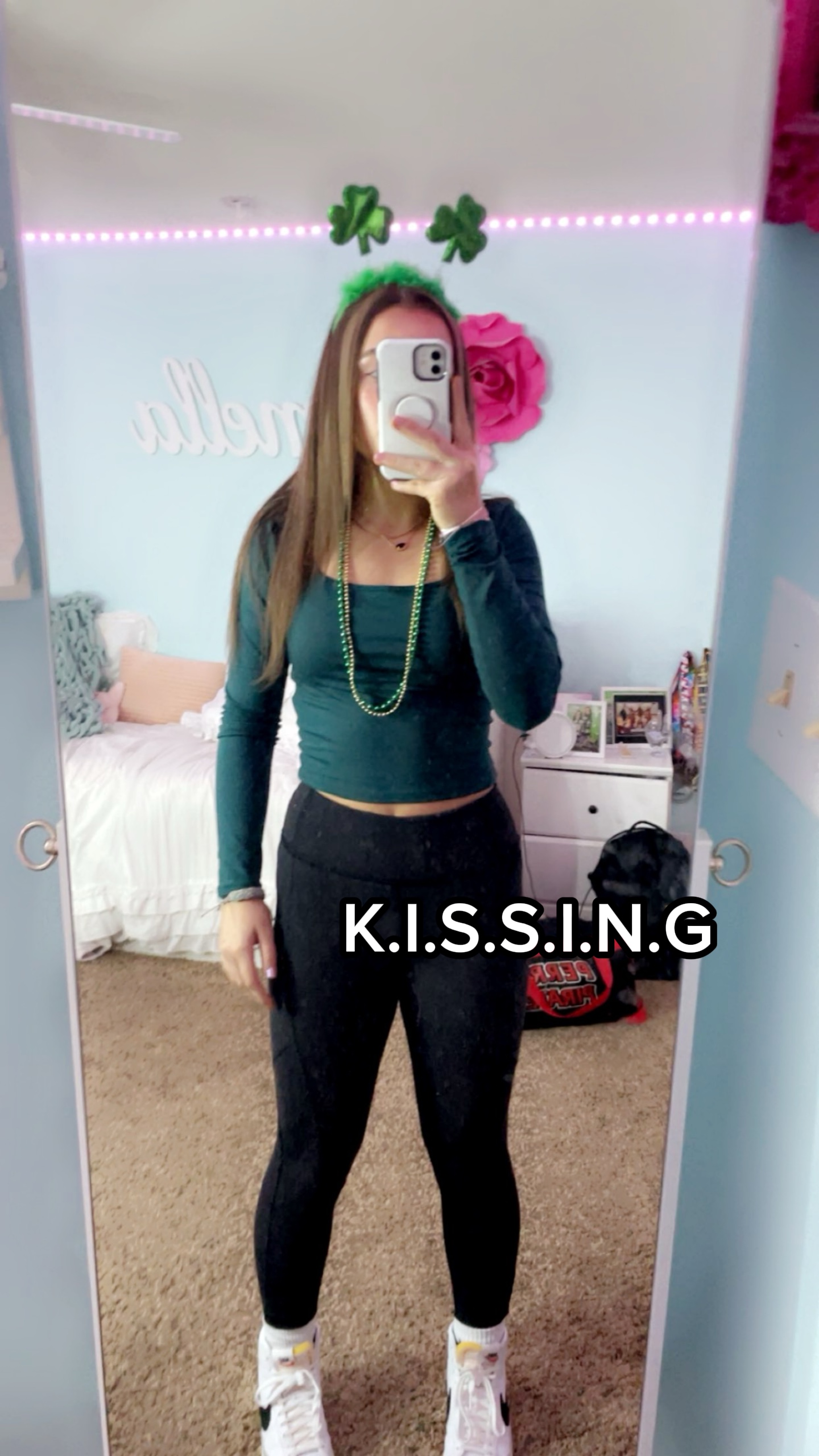K.I.S.S.I.N.G