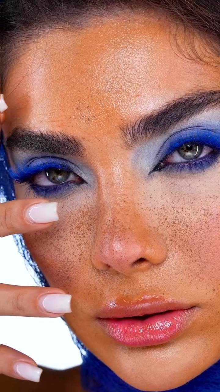 Blue make up💙🦋