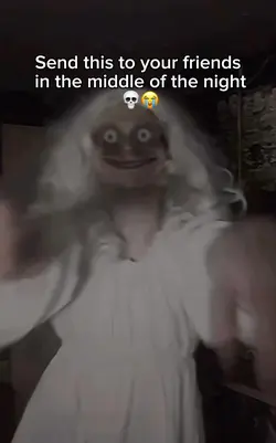 🧟‍♂️🧟🧟‍♀️
