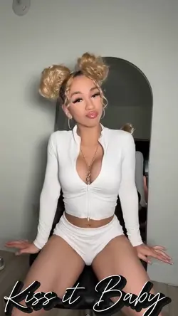 Kiss it Baby 😩💦
