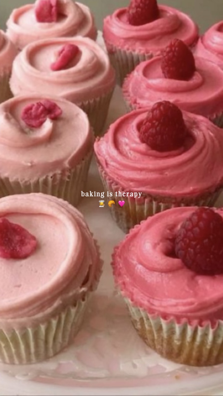 baking is therapy 👩‍🍳🩷
