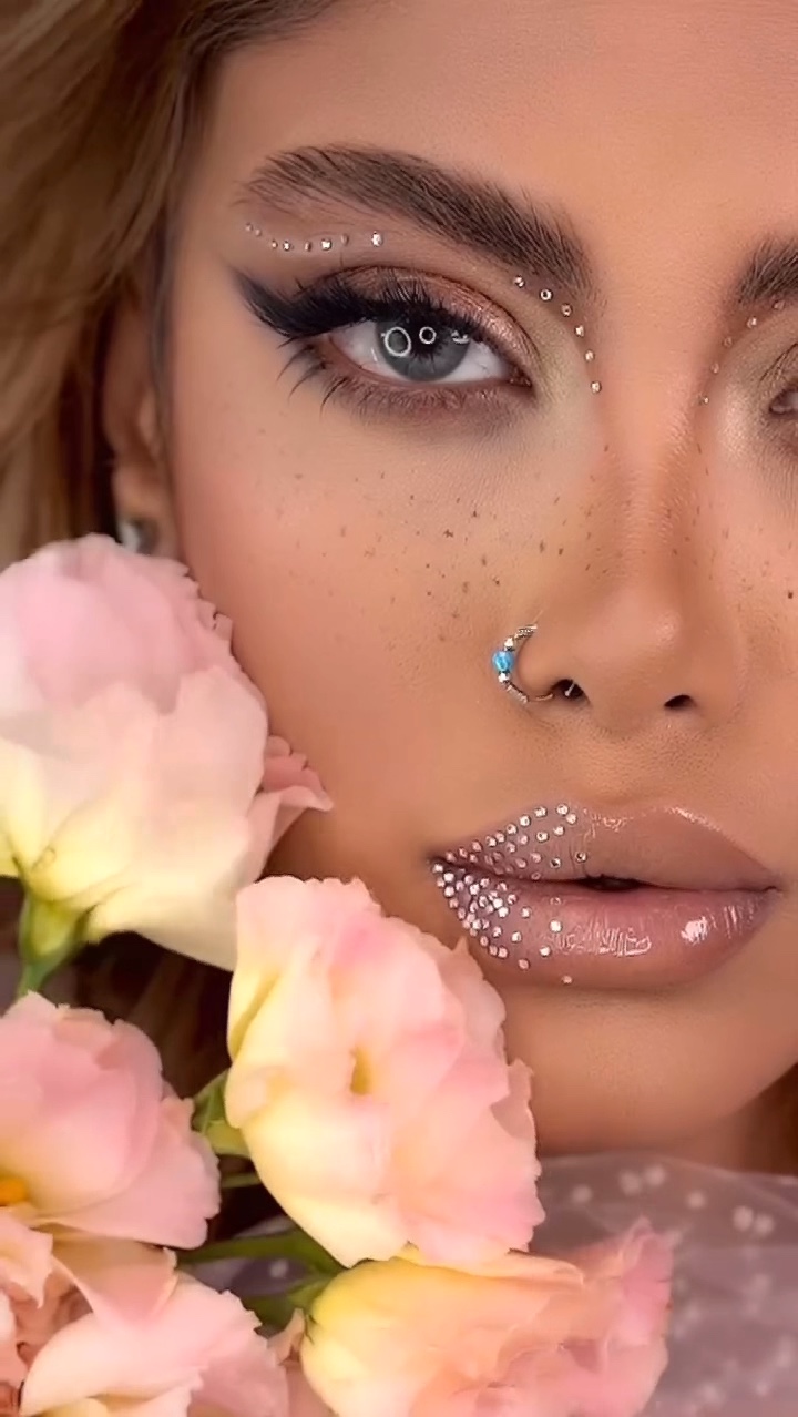NOUVEAU maquillage