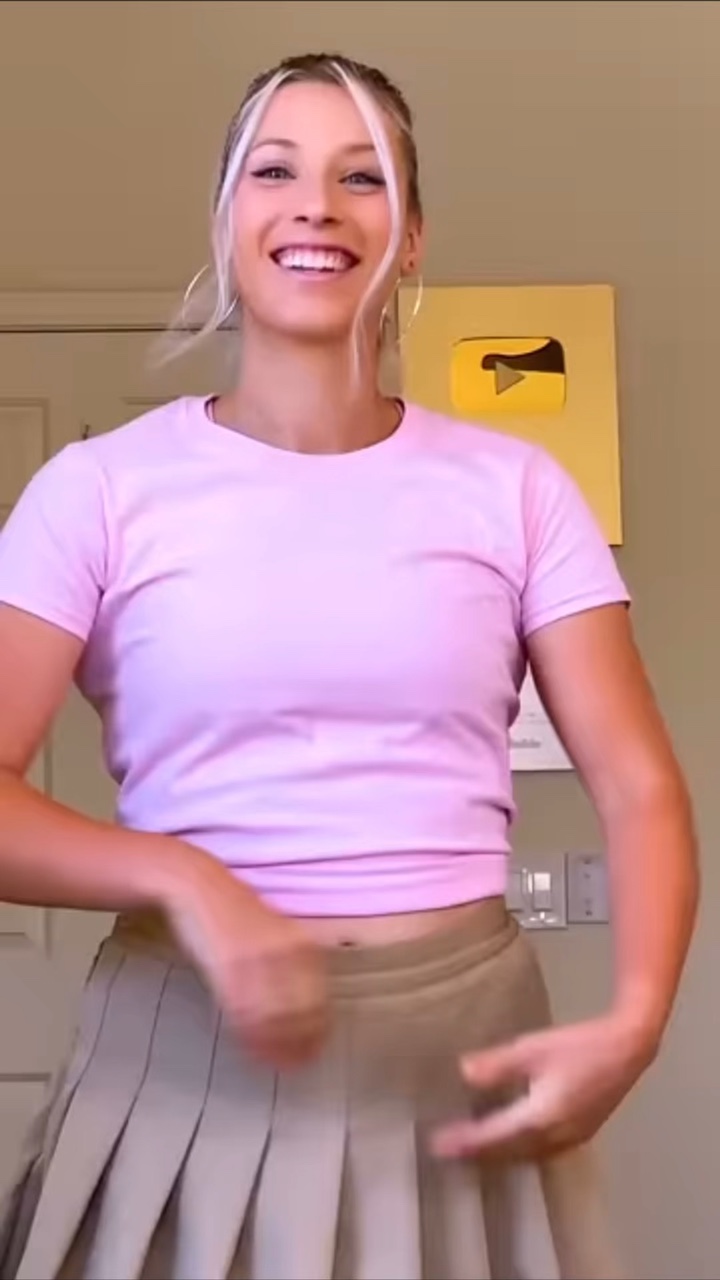 Casal de camisa rosa
