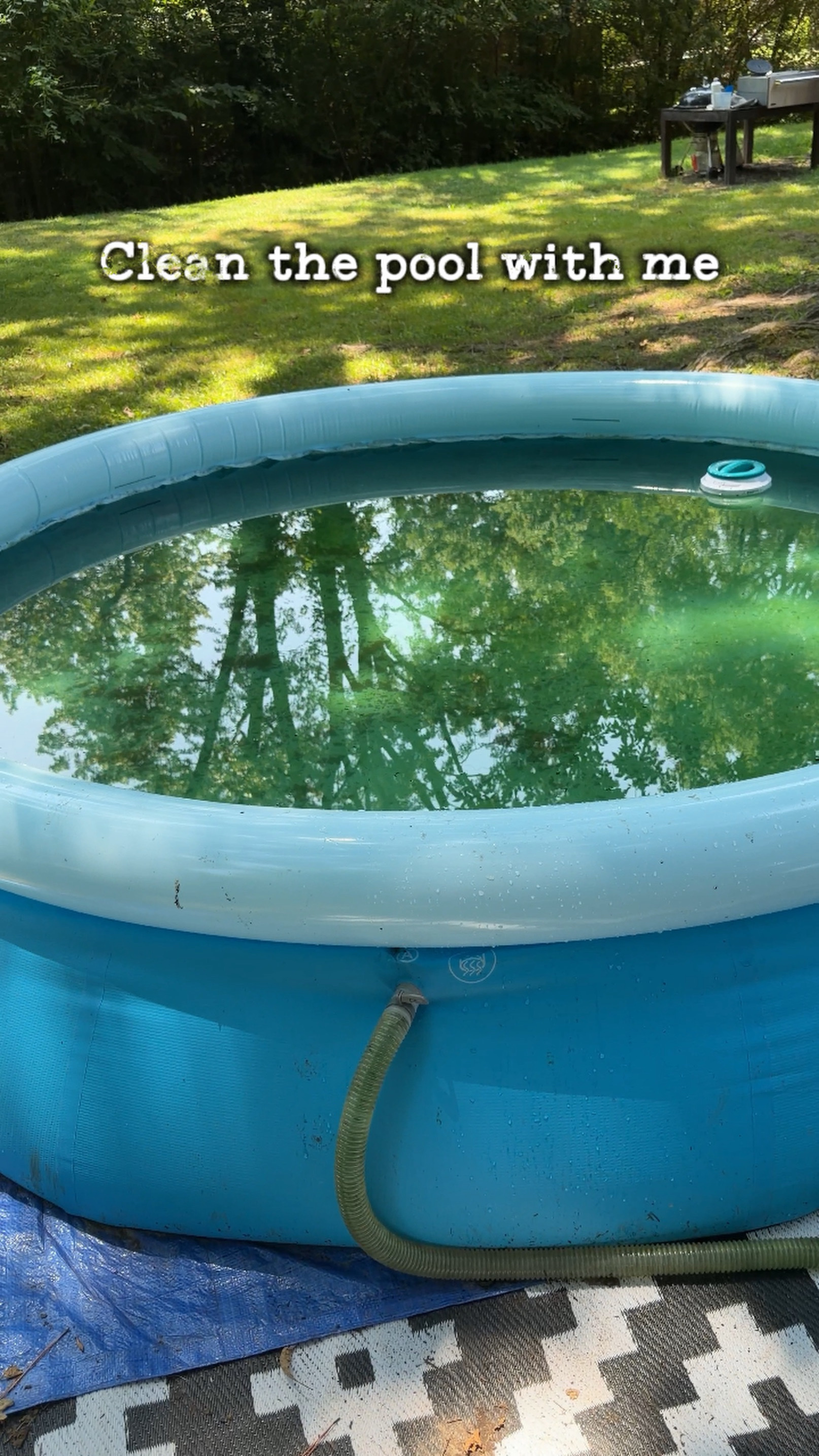 Nettoyez la piscine avec moi